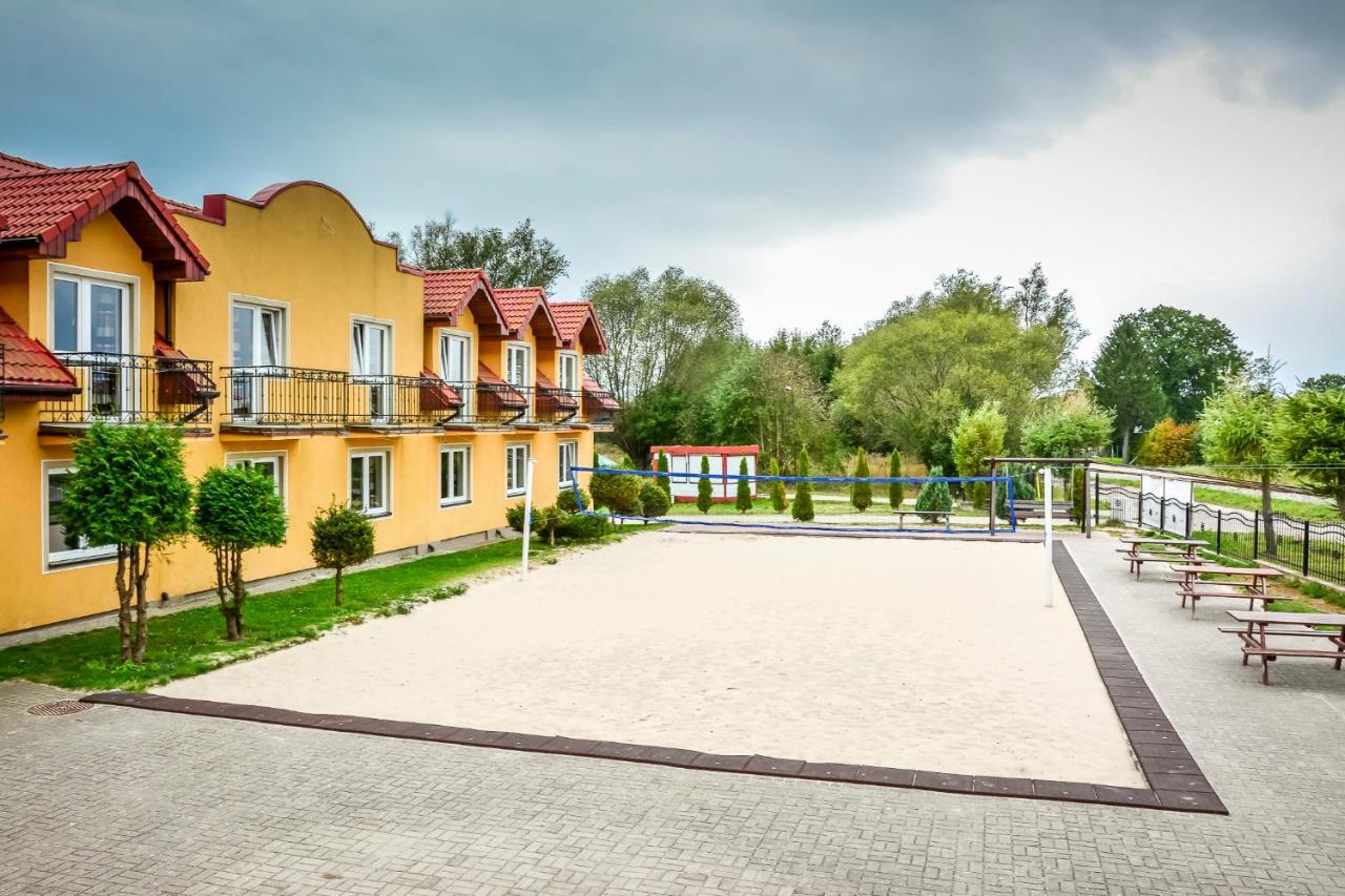Osrodek Wczasowo-Kolonijny Bazylak Rewal Bed and Breakfast Exterior foto